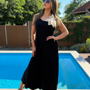 Ella fekete overál
