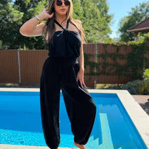 Lara fekete overál